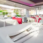 Iq Hotel 4*
