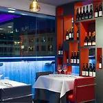 Iq Hotel 4*
